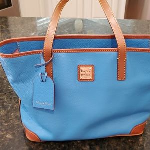 Dooney& Bourke leather hand bag